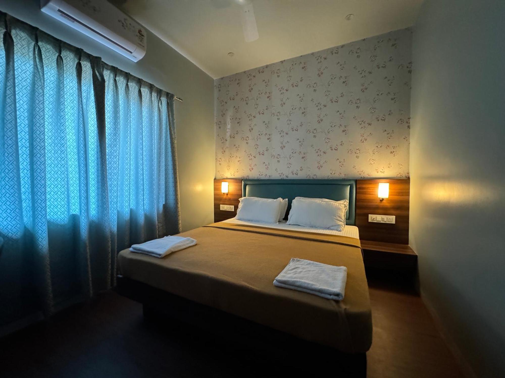 Hotel Sadhana Executive Dapoli Luaran gambar