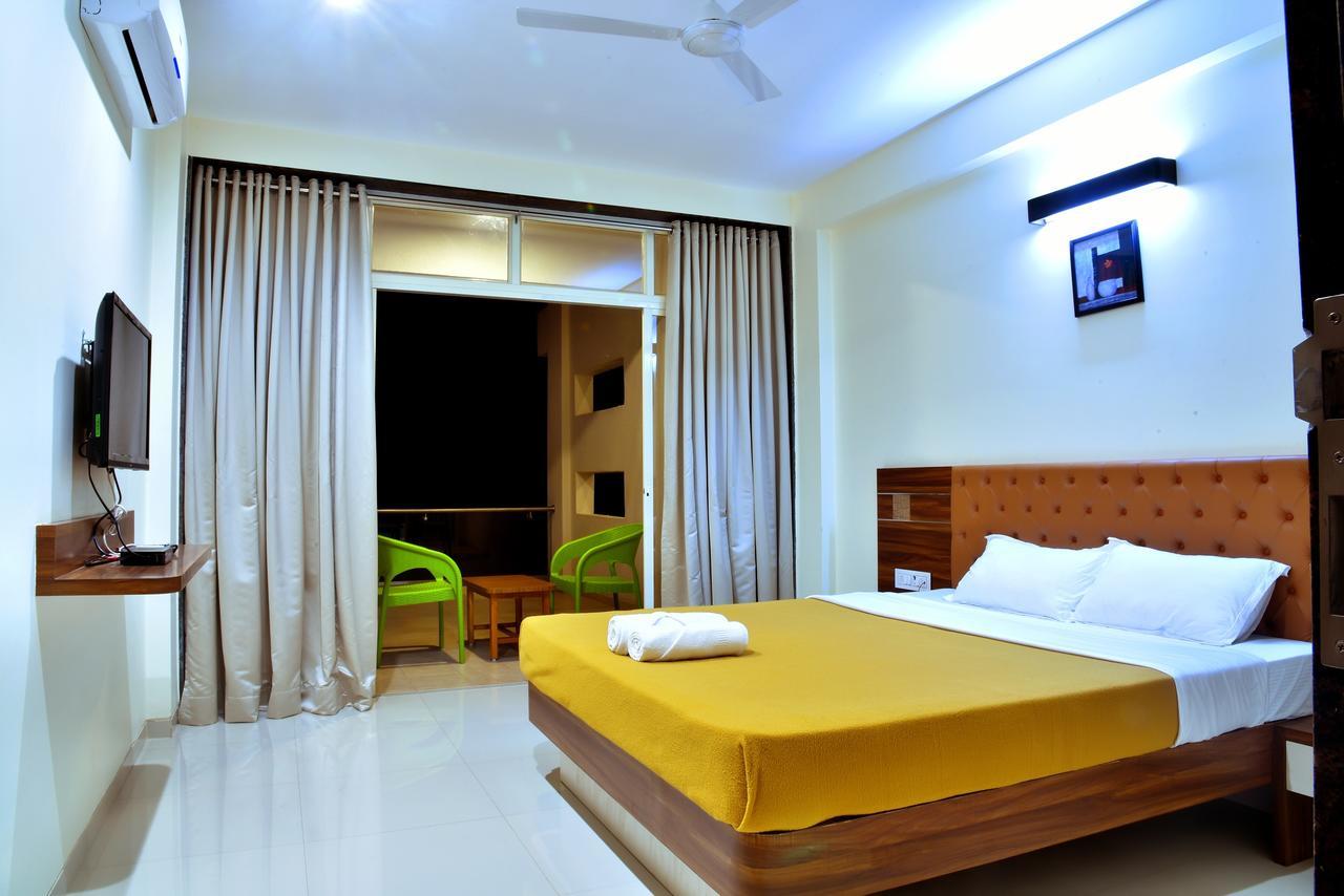 Hotel Sadhana Executive Dapoli Luaran gambar