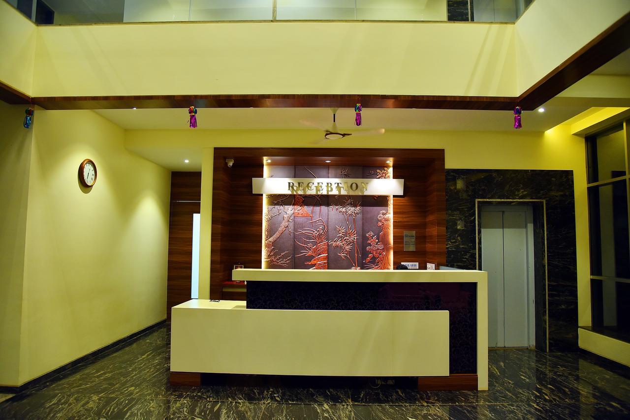 Hotel Sadhana Executive Dapoli Luaran gambar