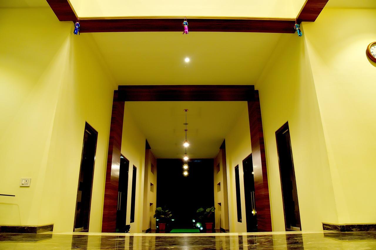 Hotel Sadhana Executive Dapoli Luaran gambar